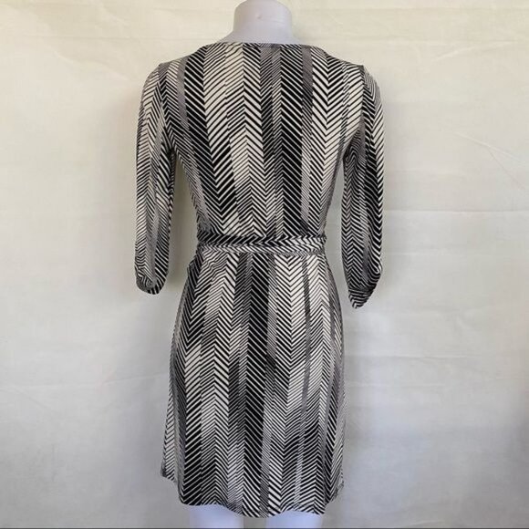 BCB Generation Black Gray White Striped Wrap Short 3/4 Sleeve Dress Size XS - Picture 9 of 10